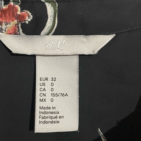 H&M Black Sparrow Print Button Front Long-Sleeve Top - Picture 5 of 7